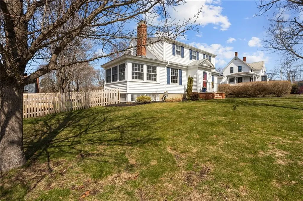 15 Maple Street Warren RI 02885