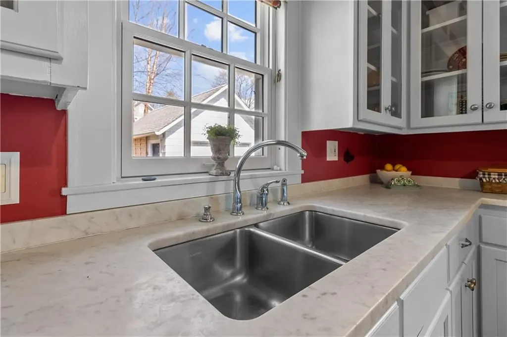 15 Maple Street Warren RI 02885