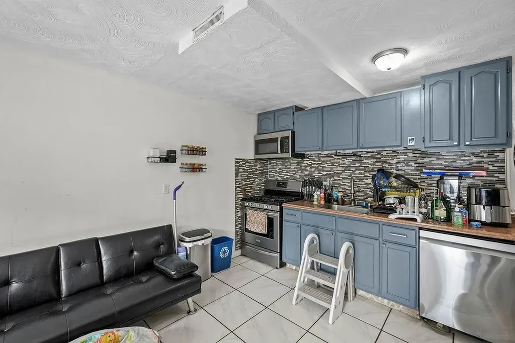 13 Harriet Street Providence RI 02905
