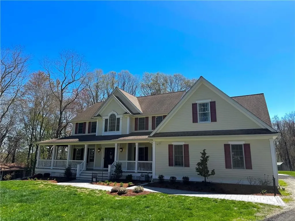 386 Woonsocket Hill Road North Smithfield RI 02896
