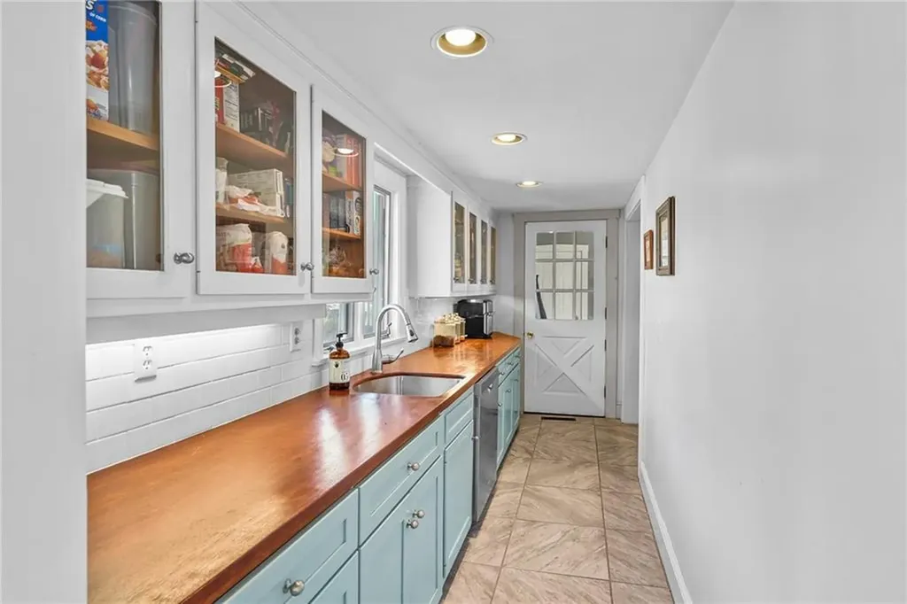 875 Plainfield Pike Scituate RI 02857