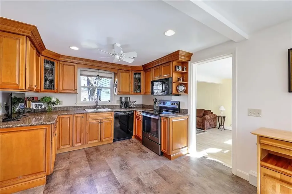 7 Deerfield Drive Barrington RI 02806