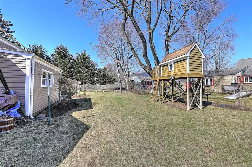 7 Deerfield Drive Barrington RI 02806