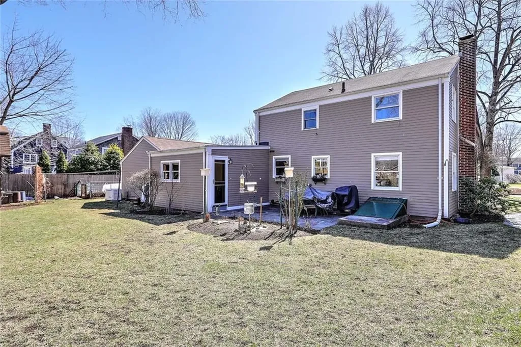 7 Deerfield Drive Barrington RI 02806