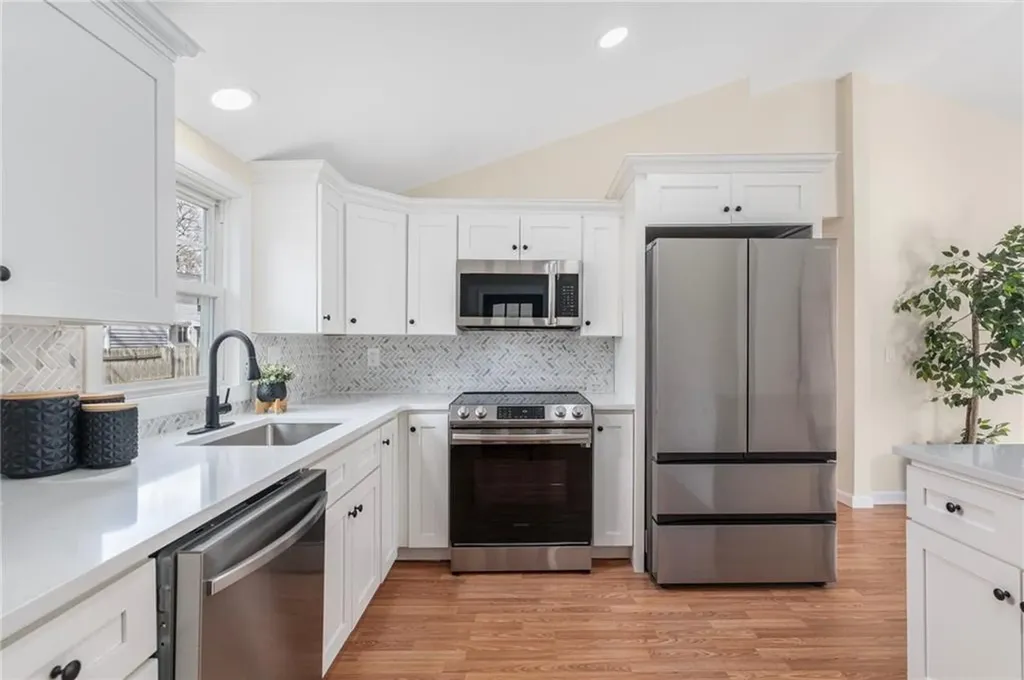 131 Brendard Avenue Warwick RI 02889
