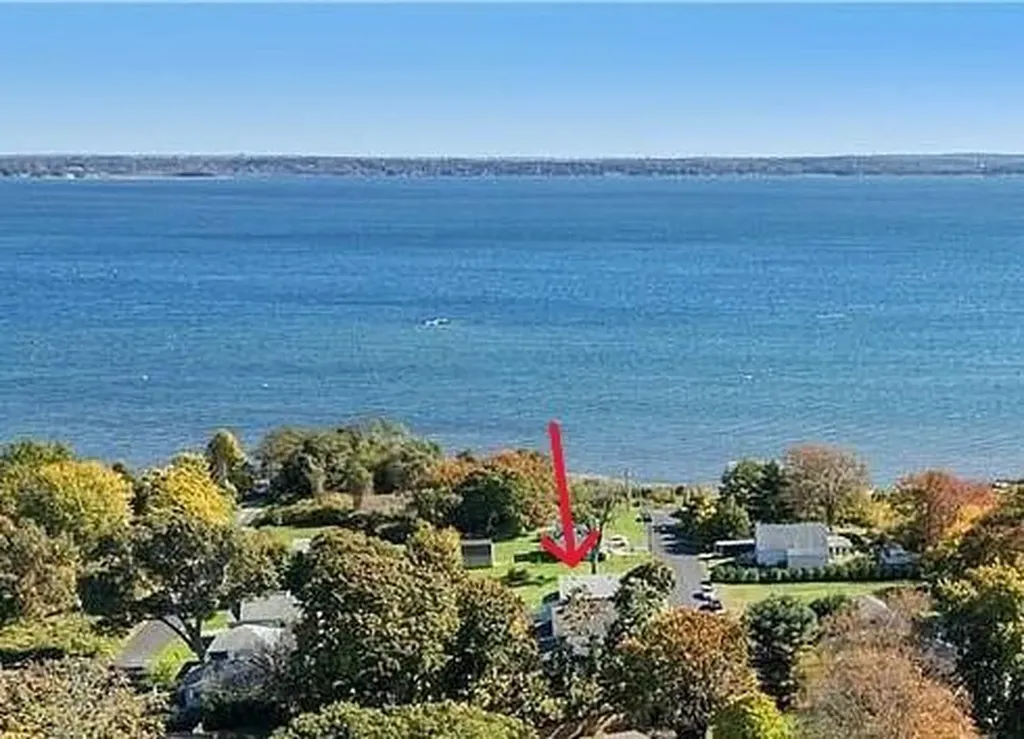 55 Grove Avenue Warwick RI 02889