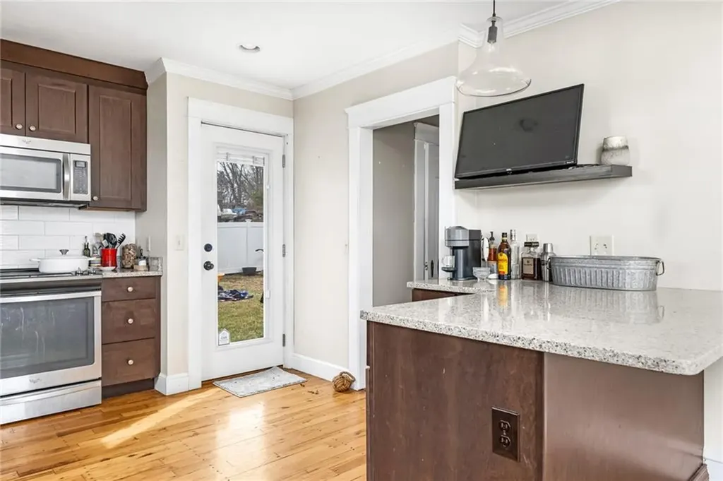 40 Ocean View Avenue Tiverton RI 02878