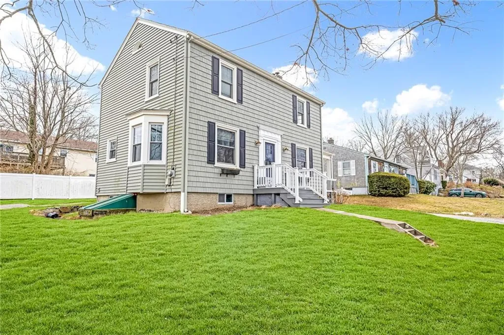 40 Ocean View Avenue Tiverton RI 02878