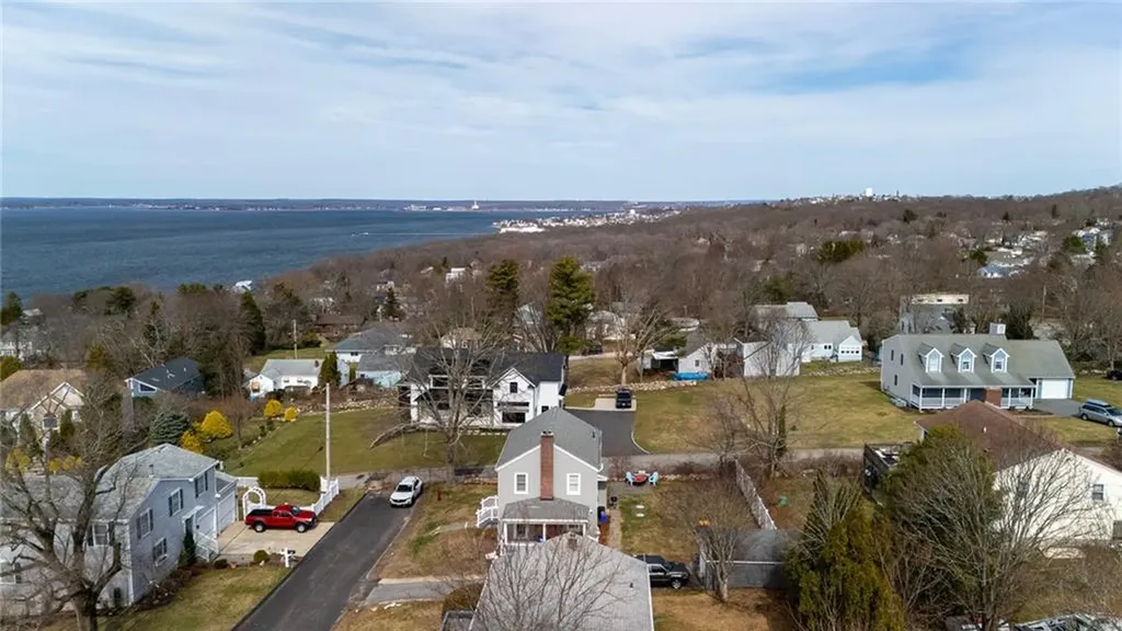 40 Ocean View Avenue Tiverton RI 02878
