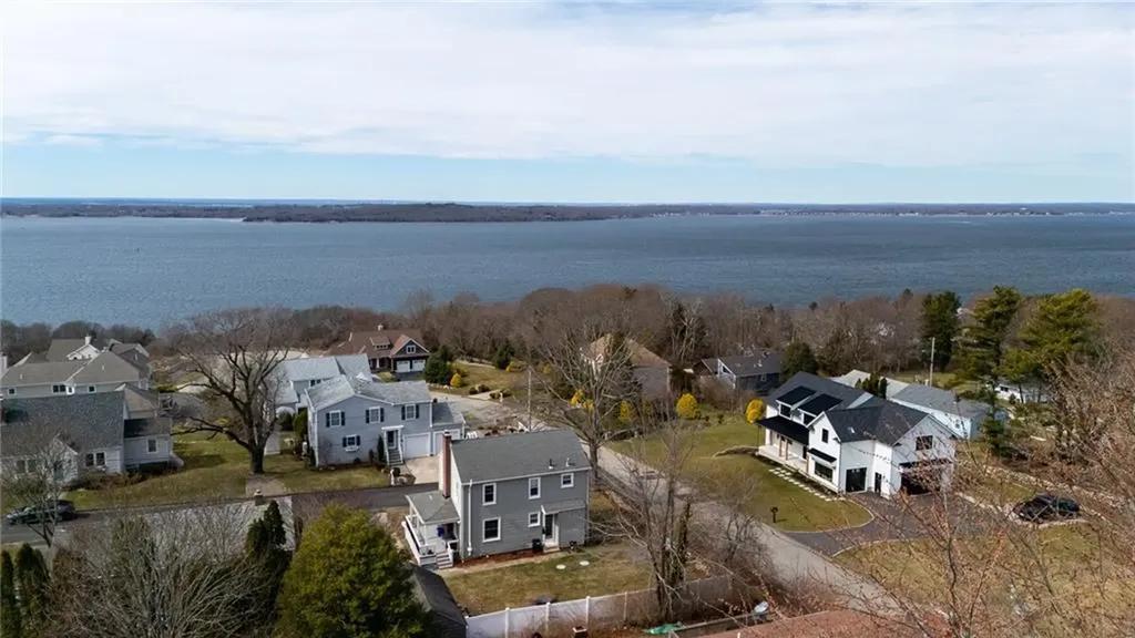 40 Ocean View Avenue Tiverton RI 02878