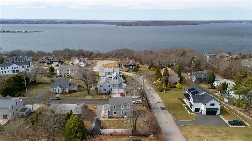 40 Ocean View Avenue Tiverton RI 02878