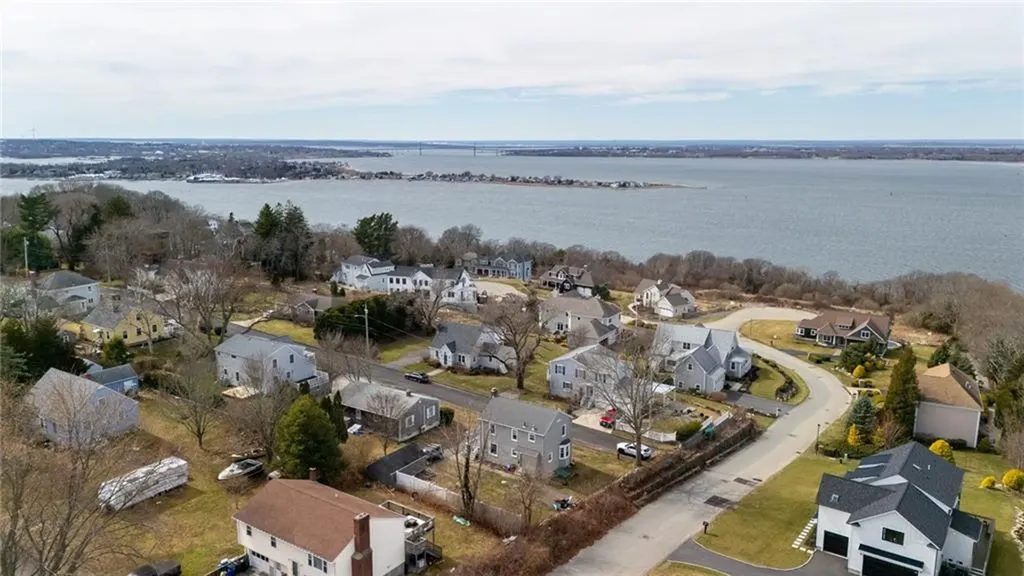 40 Ocean View Avenue Tiverton RI 02878
