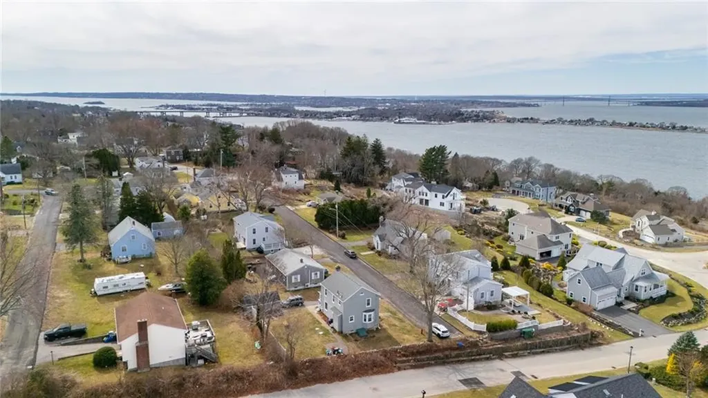 40 Ocean View Avenue Tiverton RI 02878