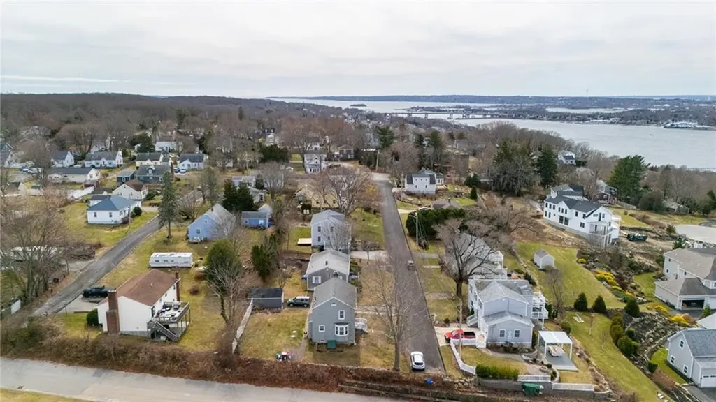 40 Ocean View Avenue Tiverton RI 02878