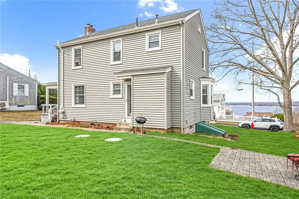40 Ocean View Avenue Tiverton RI 02878