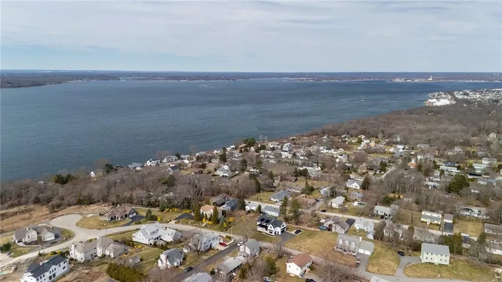 40 Ocean View Avenue Tiverton RI 02878