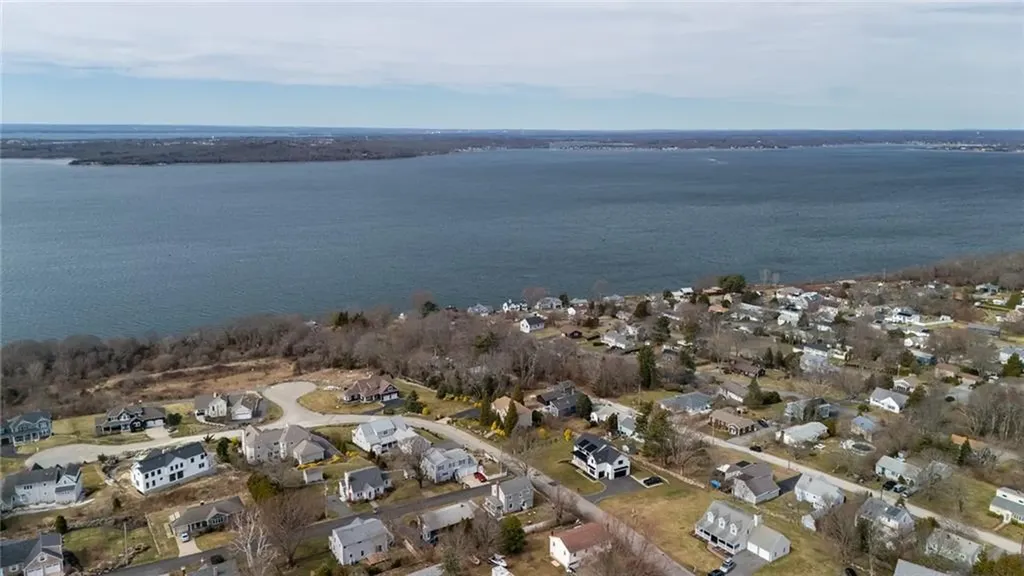 40 Ocean View Avenue Tiverton RI 02878