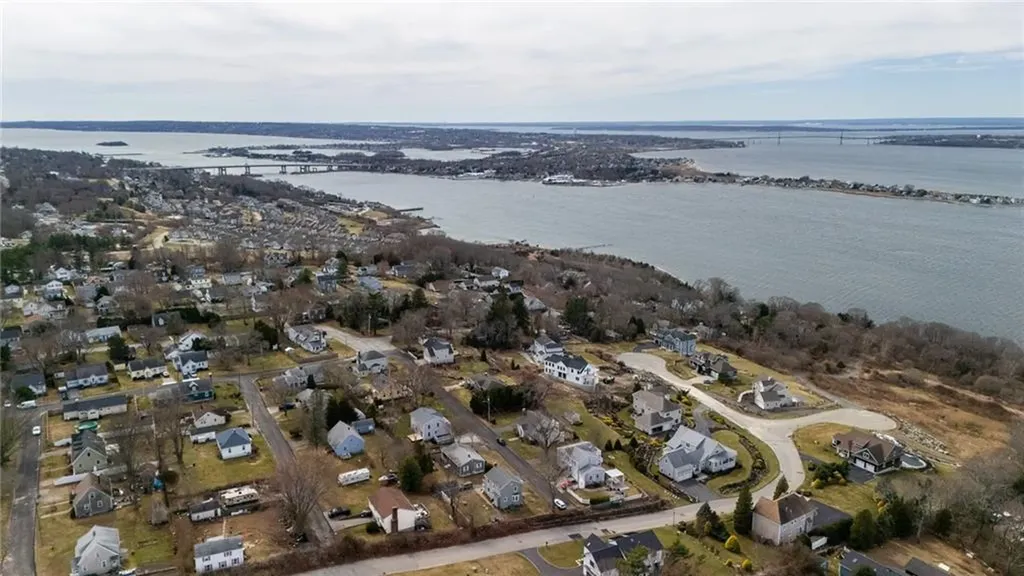 40 Ocean View Avenue Tiverton RI 02878