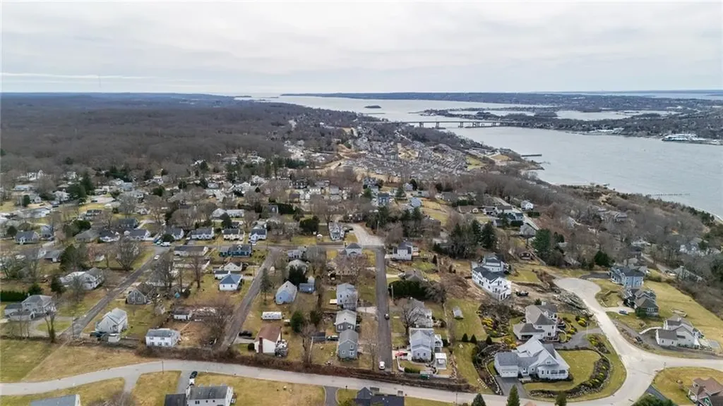 40 Ocean View Avenue Tiverton RI 02878