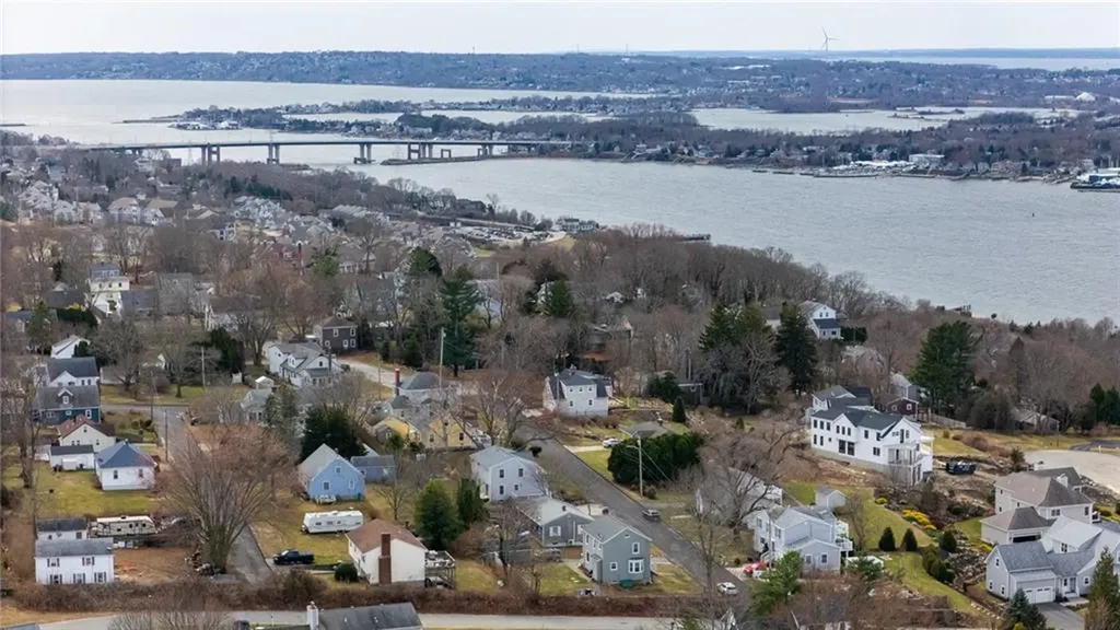 40 Ocean View Avenue Tiverton RI 02878