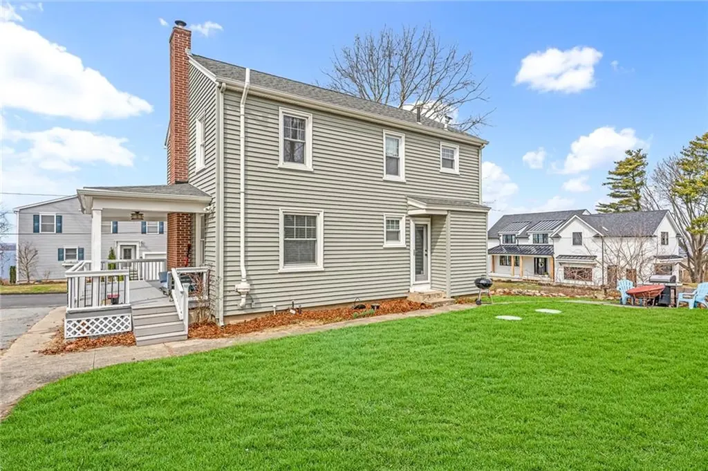 40 Ocean View Avenue Tiverton RI 02878