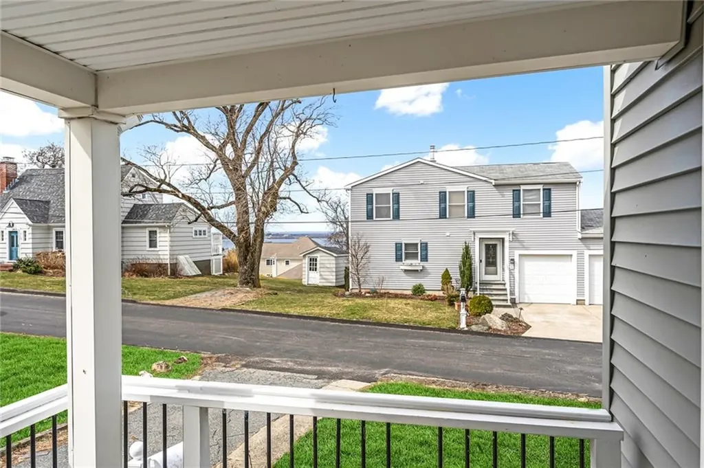 40 Ocean View Avenue Tiverton RI 02878
