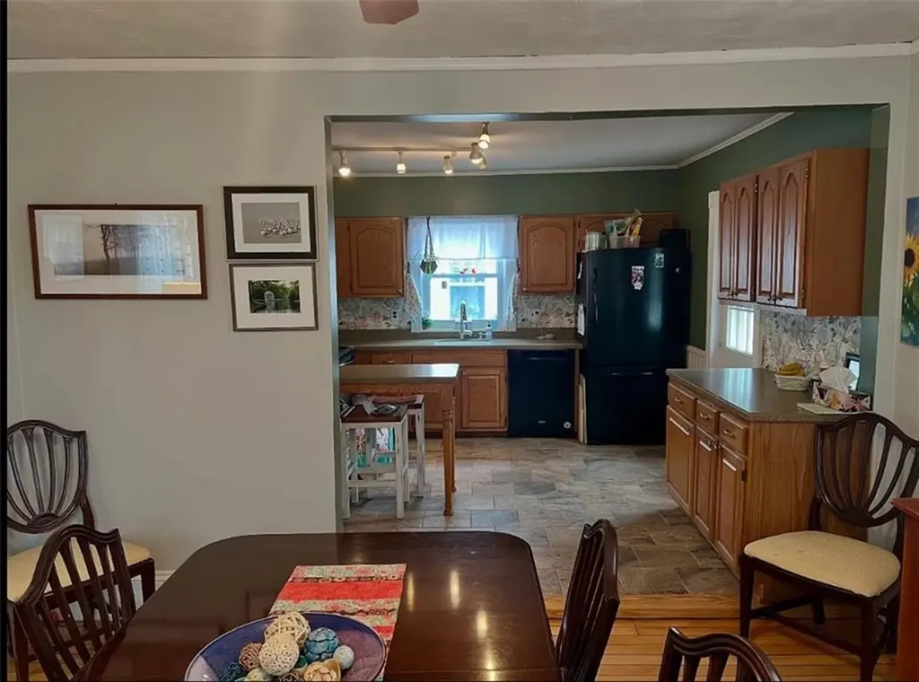 93 Rutherglen Avenue Providence RI 02907