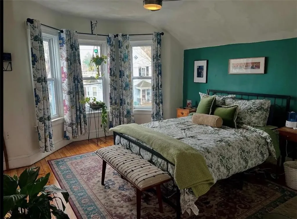 93 Rutherglen Avenue Providence RI 02907