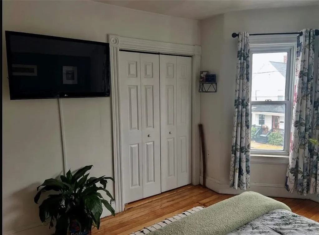 93 Rutherglen Avenue Providence RI 02907