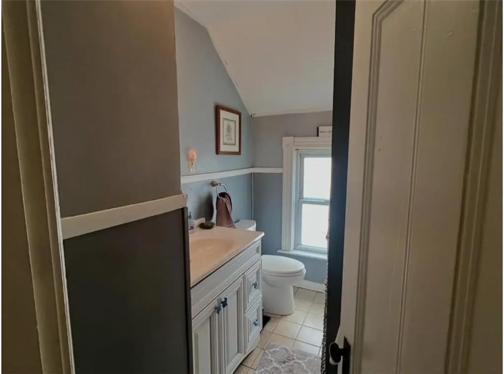 93 Rutherglen Avenue Providence RI 02907