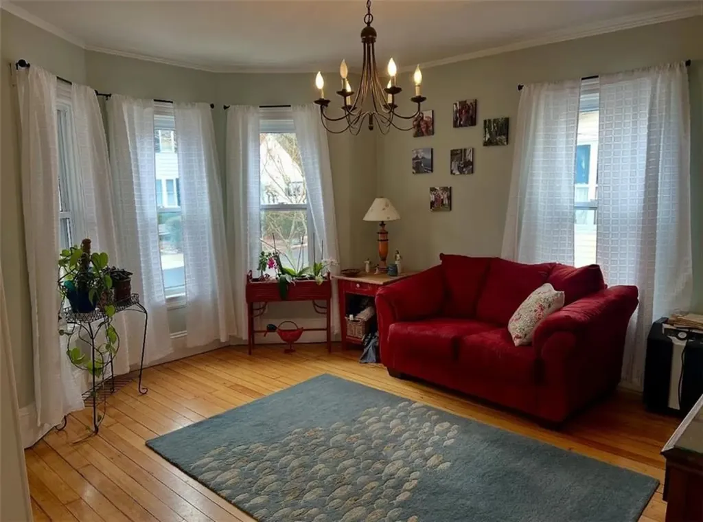 93 Rutherglen Avenue Providence RI 02907