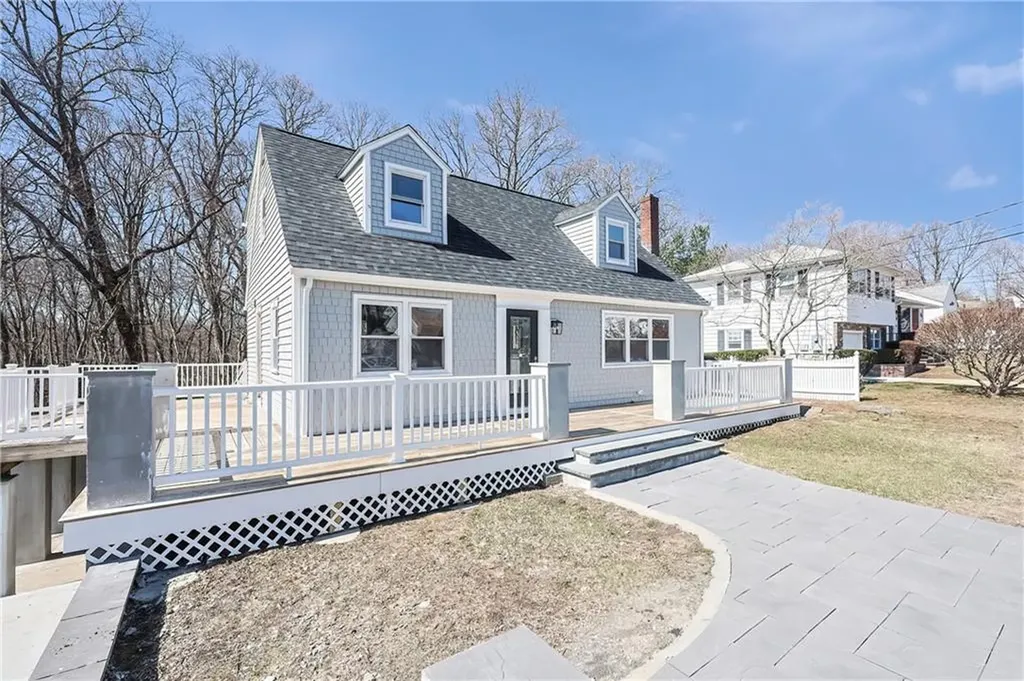 8 Roslyn Avenue Cranston RI 02910