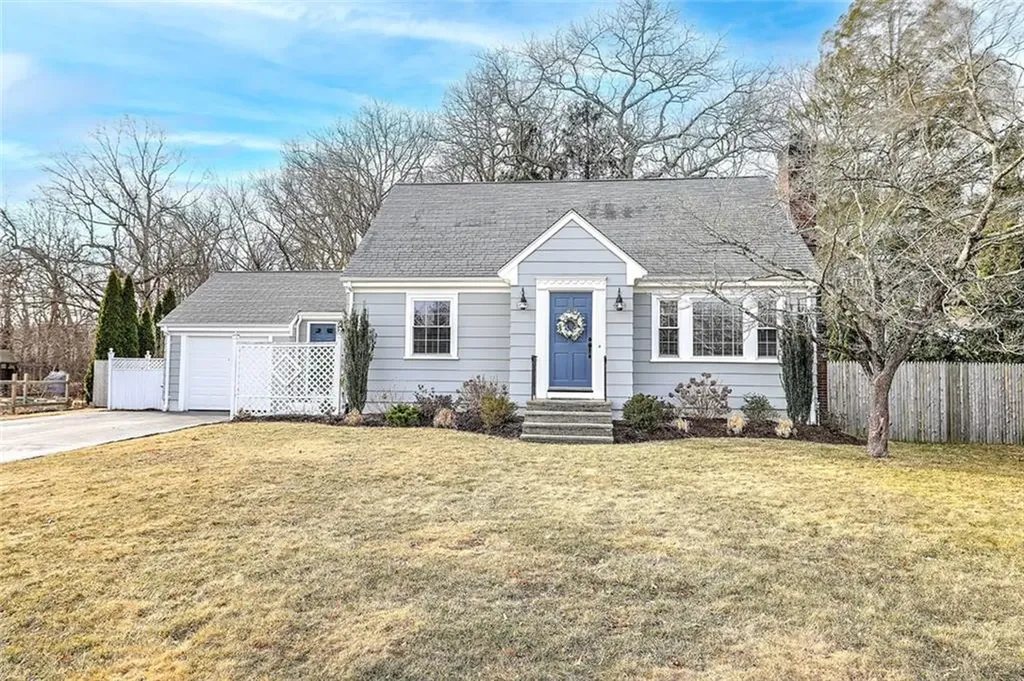 208 Waseca Avenue Barrington RI 02806