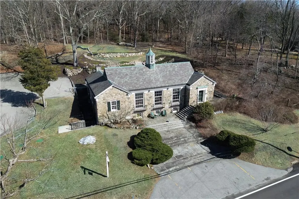 238 Highland Road Tiverton RI 02878