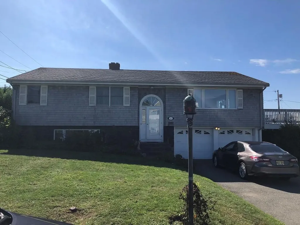 17 Chartier Circle Newport RI 02840