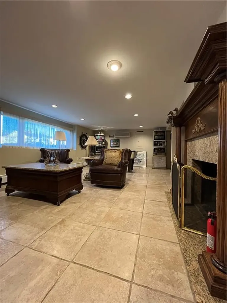 17 Chartier Circle Newport RI 02840