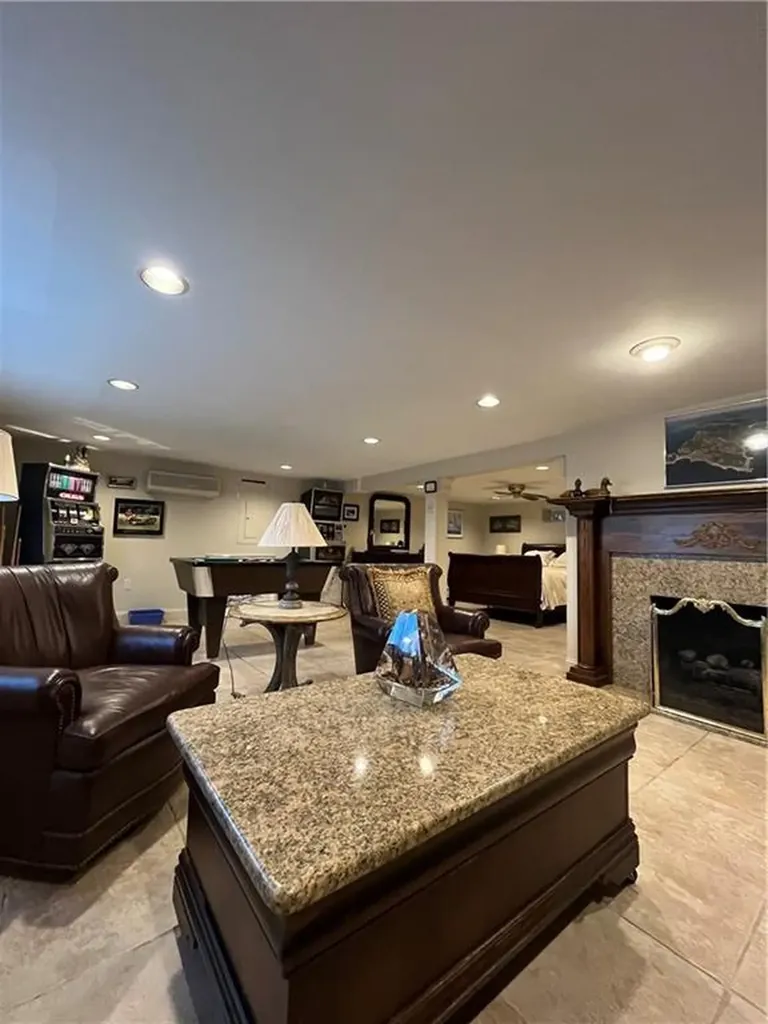 17 Chartier Circle Newport RI 02840