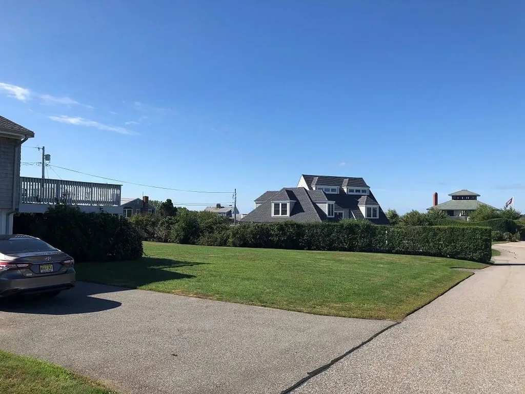 17 Chartier Circle Newport RI 02840