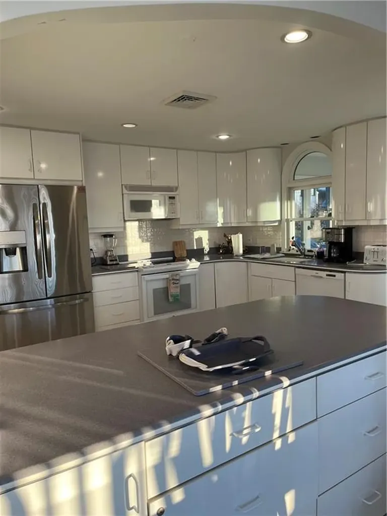 17 Chartier Circle Newport RI 02840