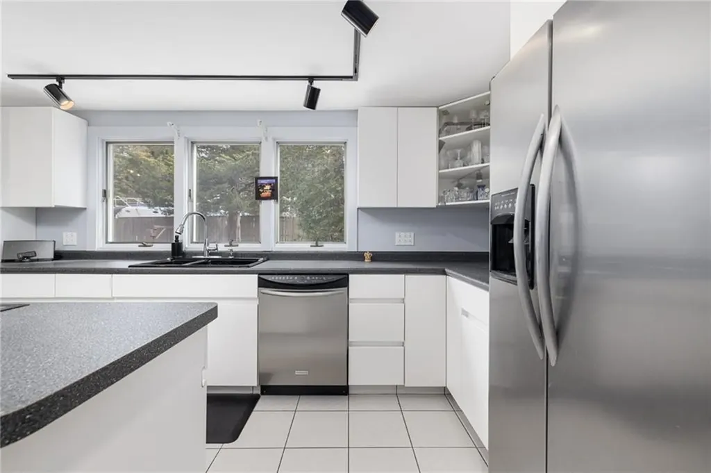 234 Leroy Avenue Warwick RI 02889