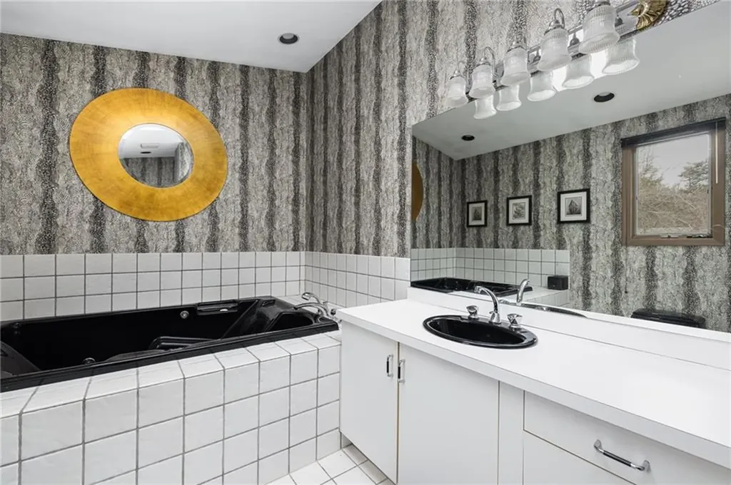 234 Leroy Avenue Warwick RI 02889
