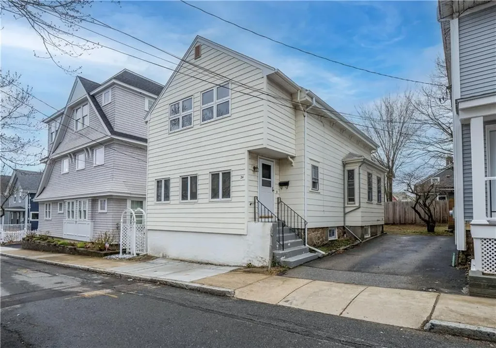 24 Dean Avenue Newport RI 02840