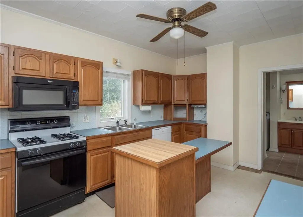 24 Dean Avenue Newport RI 02840