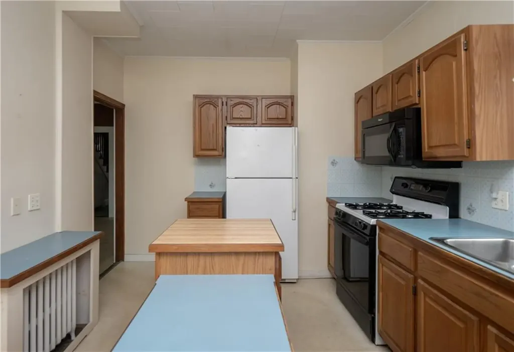 24 Dean Avenue Newport RI 02840