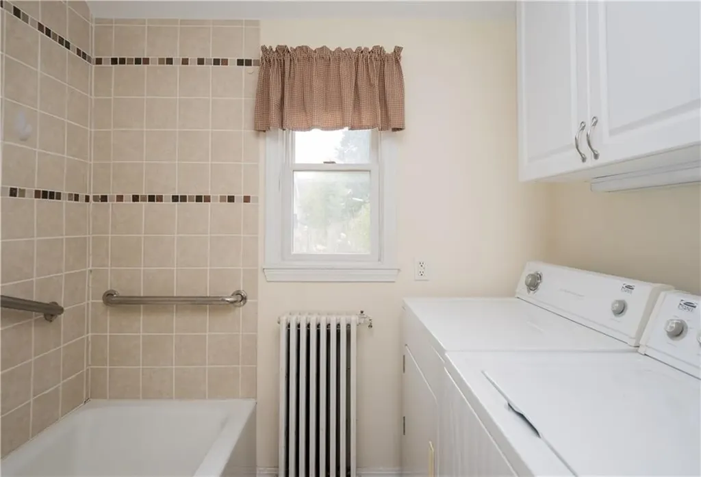 24 Dean Avenue Newport RI 02840