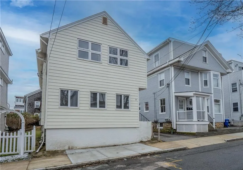 24 Dean Avenue Newport RI 02840
