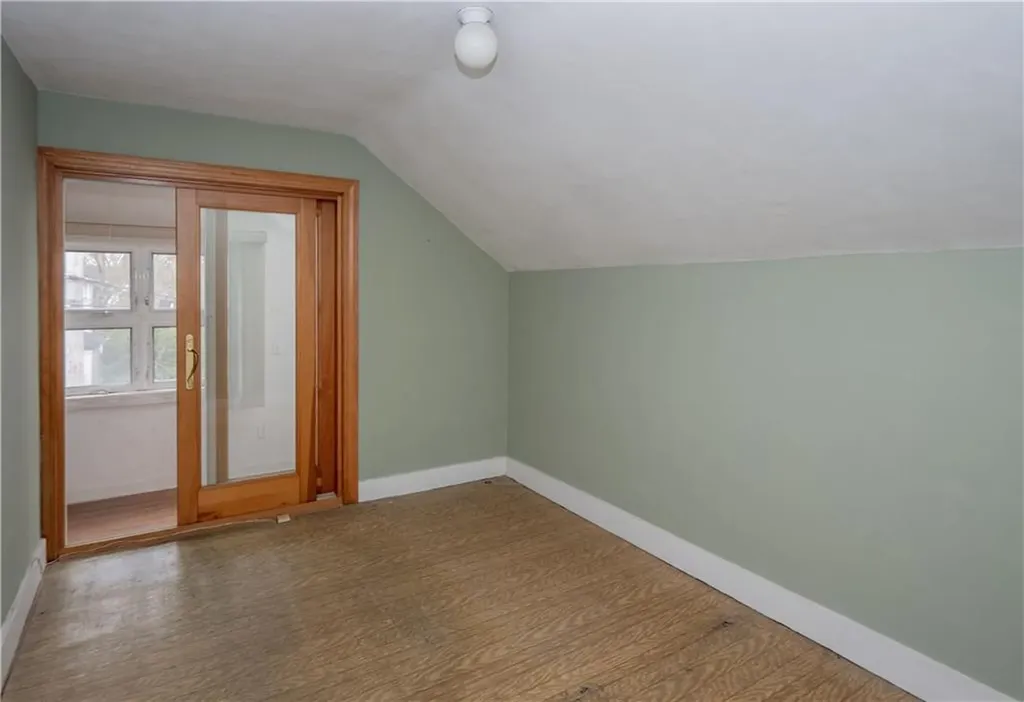 24 Dean Avenue Newport RI 02840
