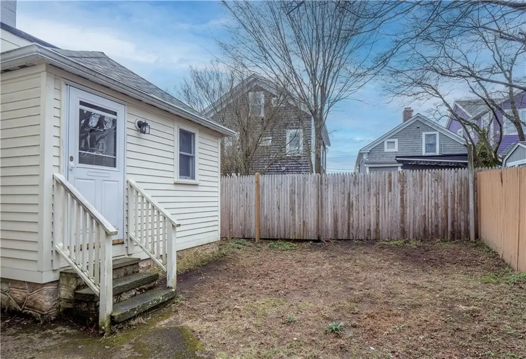 24 Dean Avenue Newport RI 02840