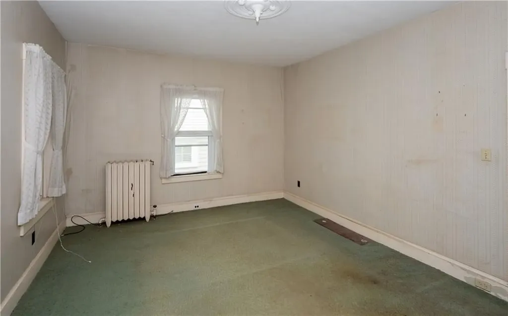 24 Dean Avenue Newport RI 02840