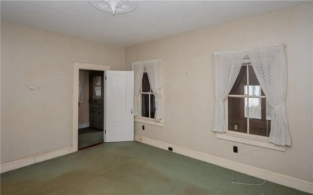 24 Dean Avenue Newport RI 02840